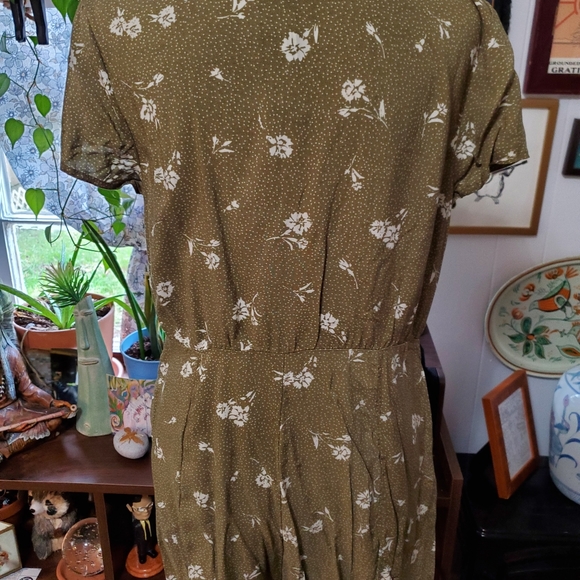Floral light olive romper - Picture 2 of 4